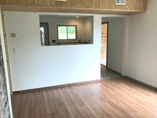 Building Photo - 1374 E Canal St