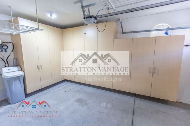 Building Photo - 4808 W Allen St