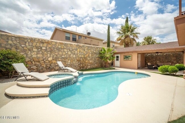 Building Photo - 12528 Sun Empress Dr