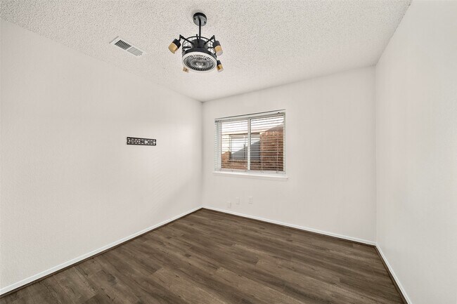 Building Photo - 3219 The Highlands Dr