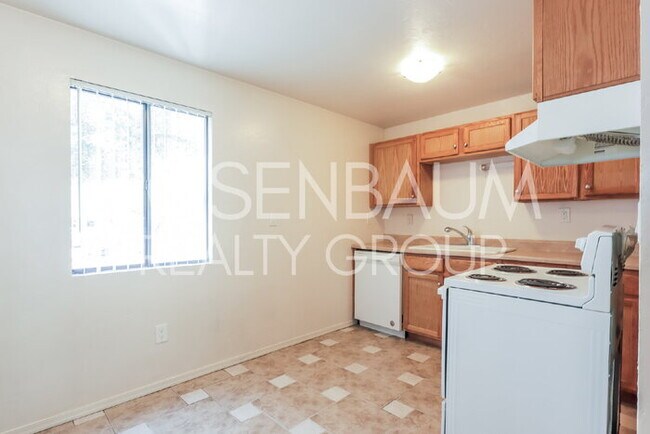 Building Photo - Charming 1-bedroom, 1-bath downstairs apar...