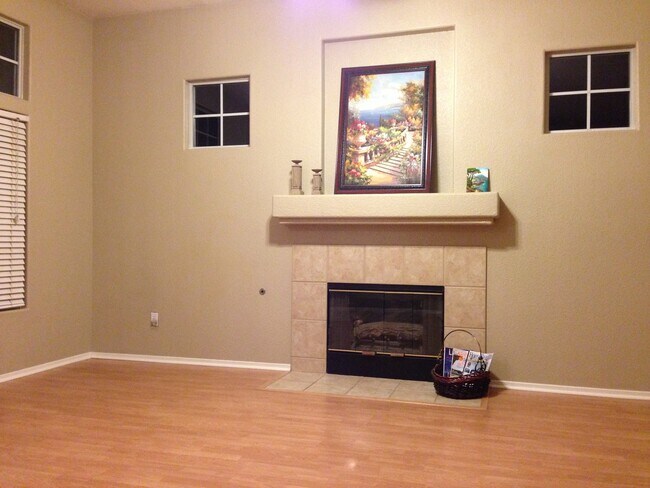 Building Photo - Beautiful Home Call 834-4202