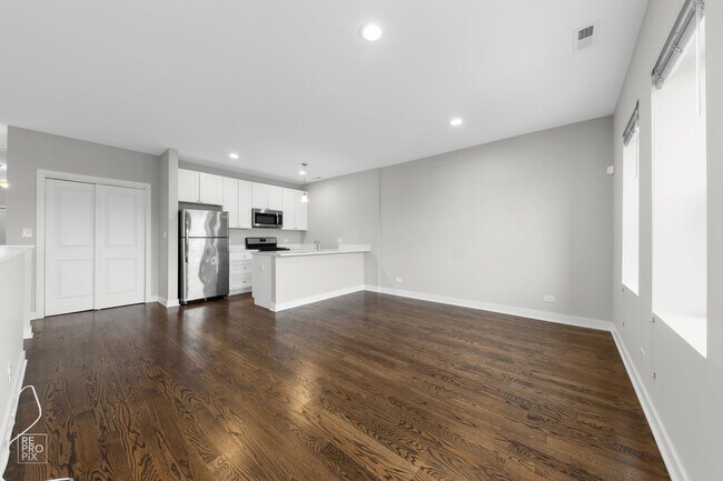 Building Photo - 2431 W 24th St
