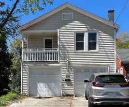 Building Photo - 208 S 18th St