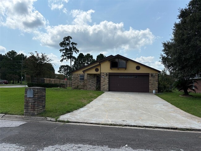 Building Photo - 1401 Andover Ln