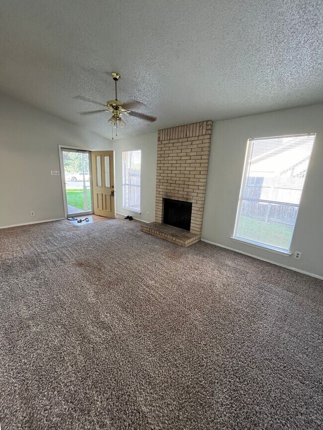 Building Photo - 2704 Aftonshire Way