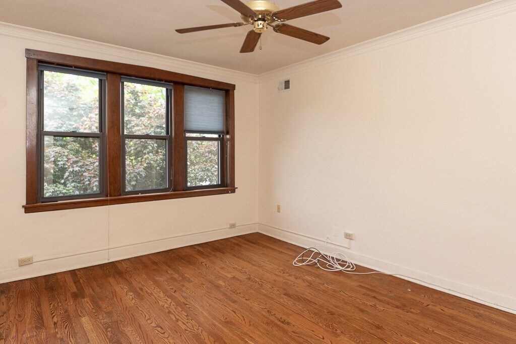 Building Photo - 3617 N Paulina St