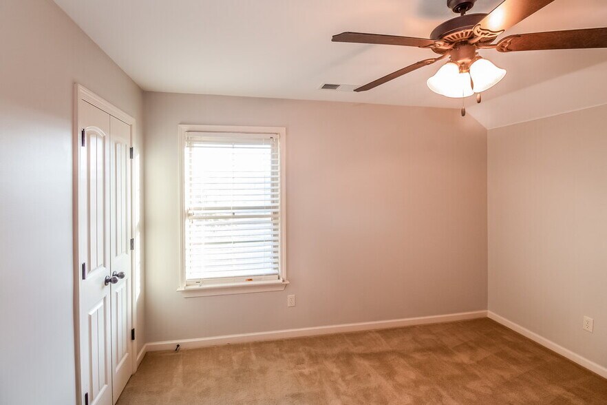 Building Photo - 5823 Bedford Pl