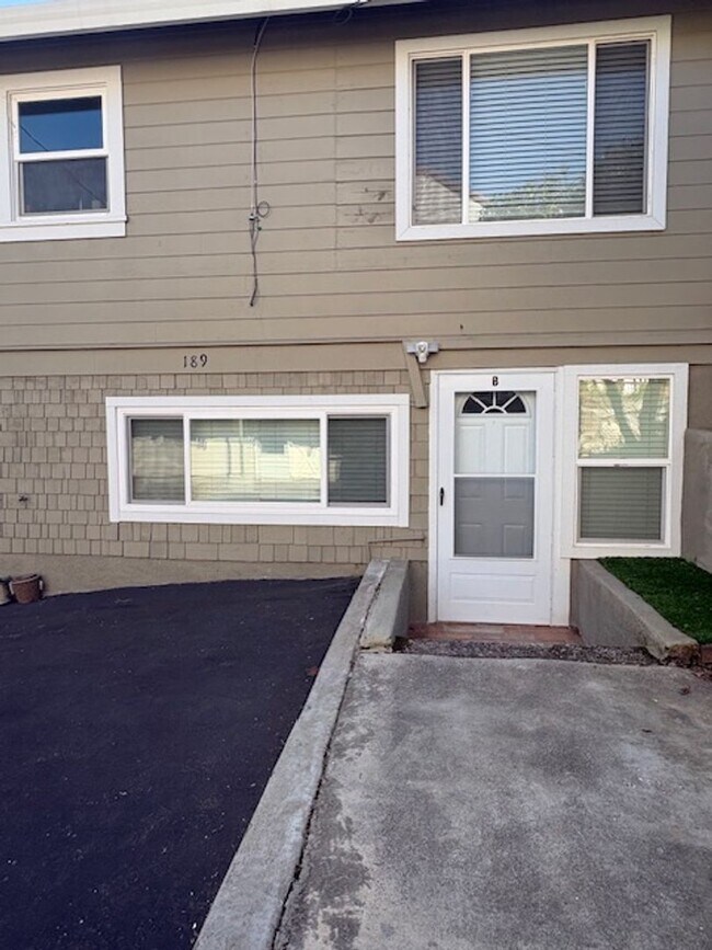 Building Photo - 189 College Way