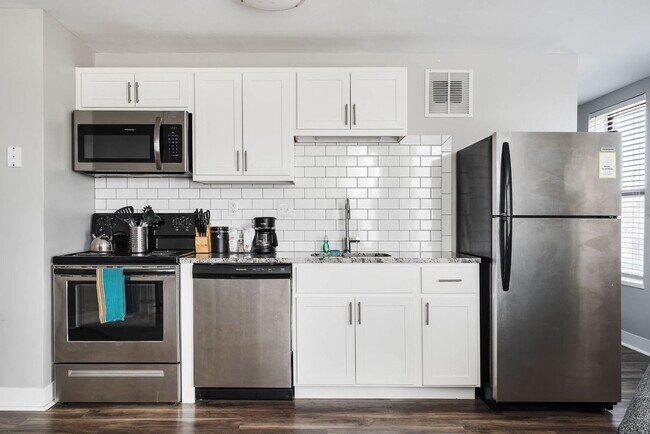 Building Photo - 615 N East St