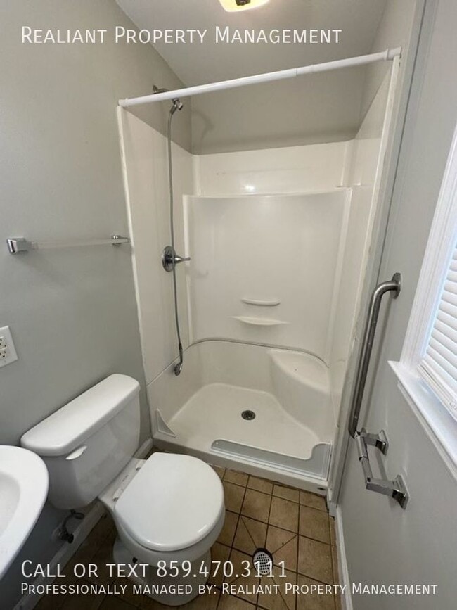 Building Photo - 124 Tartan Dr