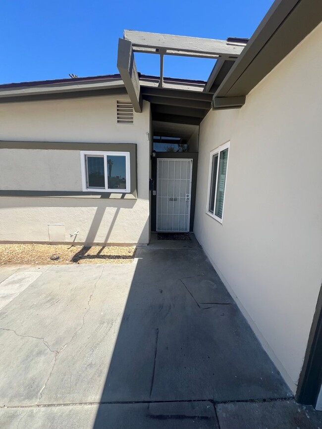 Building Photo - West Lancaster Home
