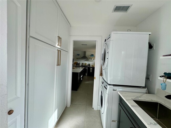 Building Photo - 7372 Melaleuca Way