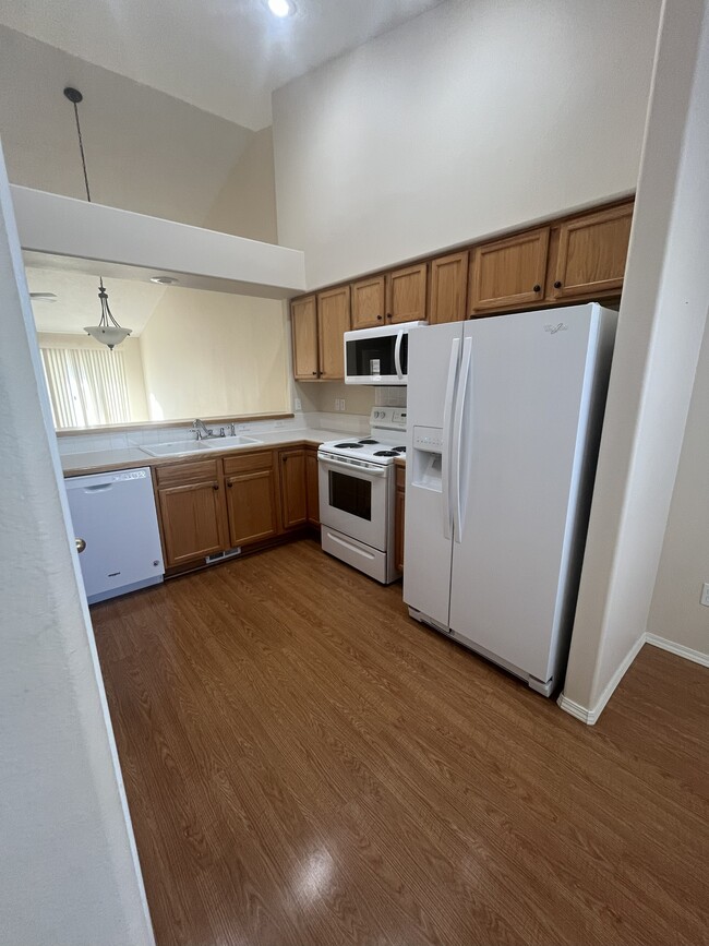 Building Photo - 2645 N Englewood Way