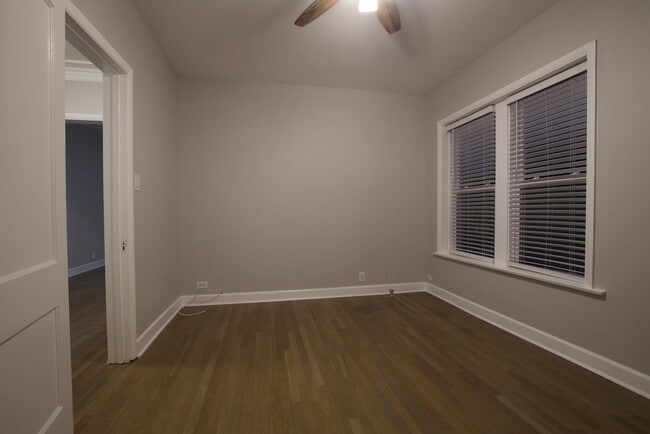 Building Photo - 1454 W Winnemac Ave