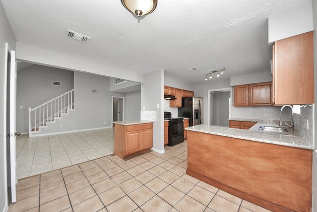 Building Photo - 115 Squires Bend