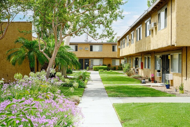 Building Photo - La Puente Garden Apts