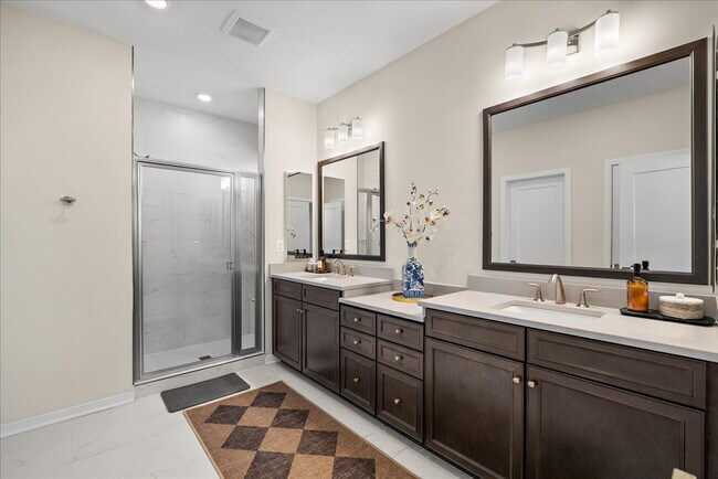 Building Photo - Stunning 4BR / 4.5BA End-Unit Townhome in Brambleton - Built in 2024!