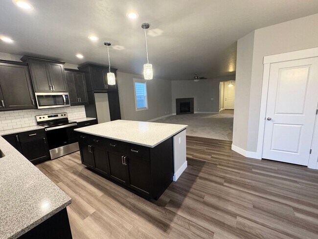 Building Photo - Beautiful Newer Built 3-Bedroom, 2 bath Home in Meadows at West Highlands