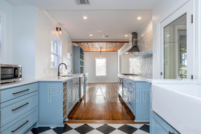 Building Photo - 2003 Newning Ave