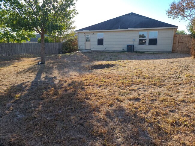 Building Photo - 3 Bedroom With Large Yard
