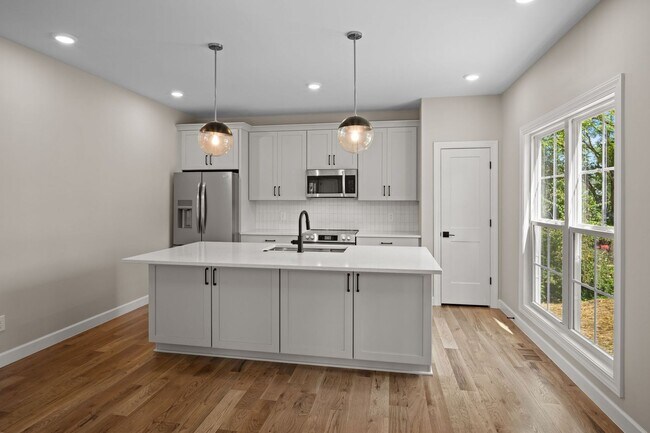 Building Photo - BRAND NEW! Spacious Nashville Home in a Qu...