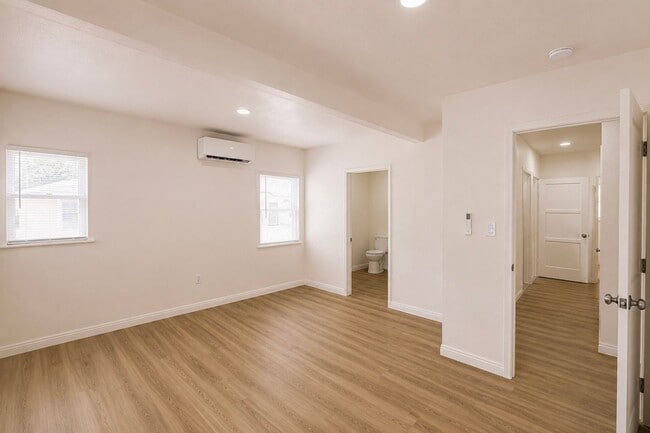 Building Photo - 4723 Arlington Ave