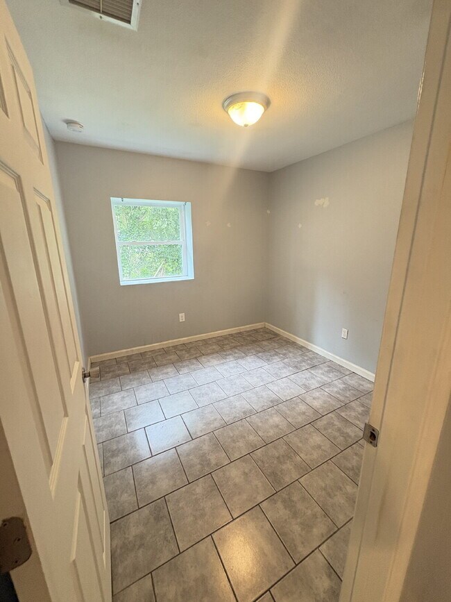 Building Photo - Open floor plan, four-bedroom two-bathroom with washer and dryer