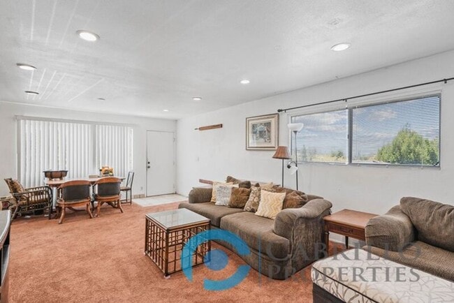 Building Photo - 3964 Manzanita Dr