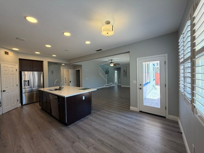 Building Photo - AVAILABLE NOW! LEASE TODAY! 4 Bedroom 3 Bath Elk Grove Home with Bonus Room!