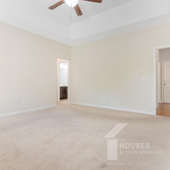 Building Photo - 70 Madeline Cir