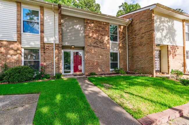 Building Photo - Virginia Beach Townhome