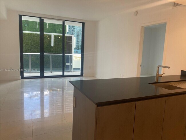 Building Photo - 1010 Brickell Ave