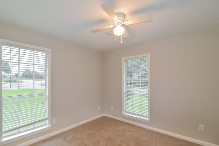 Building Photo - 7125 Fair Oaks Ct