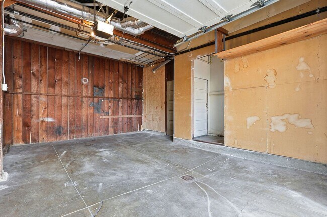 Building Photo - Charming Seacliff Top Floor Condo Unit with views of Golden Gate Bridge!