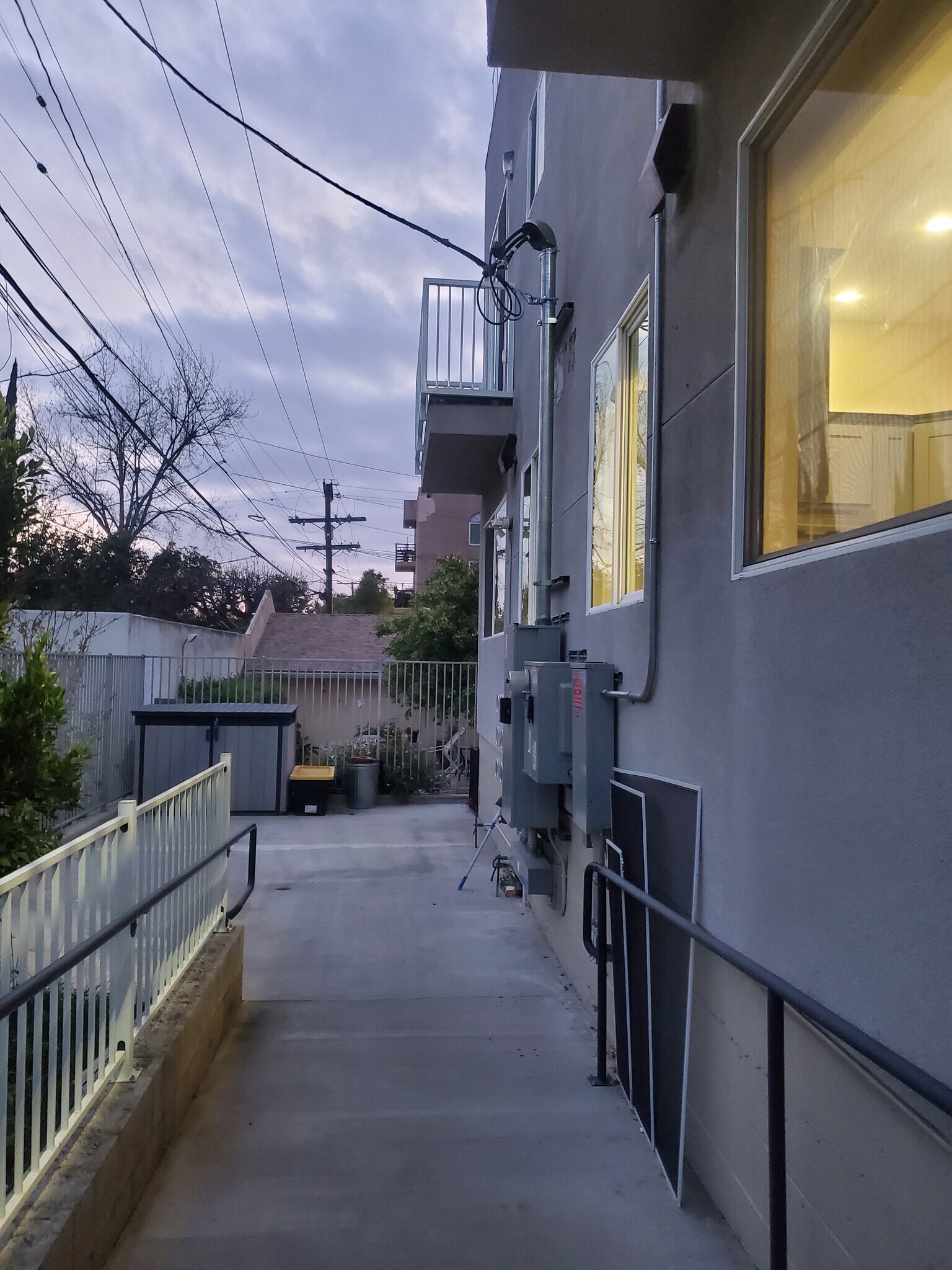 Building Photo - 14550 Burbank Blvd
