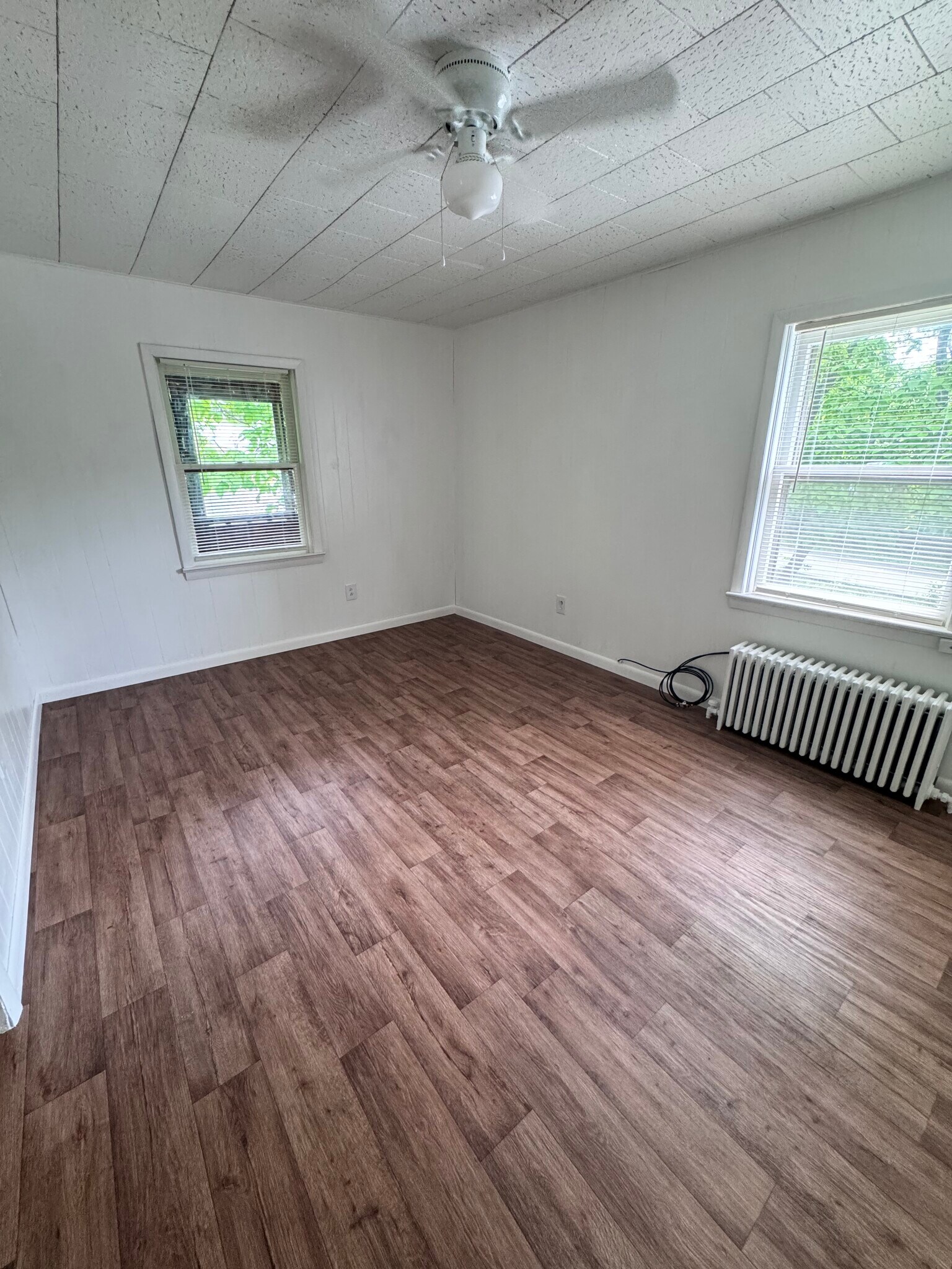Building Photo - 204 Maple Ave