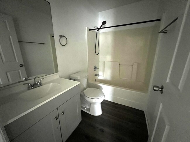 Building Photo - 677 W 5th Ave