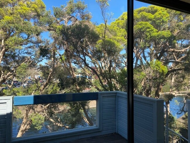 Building Photo - 15 Invincible Ct