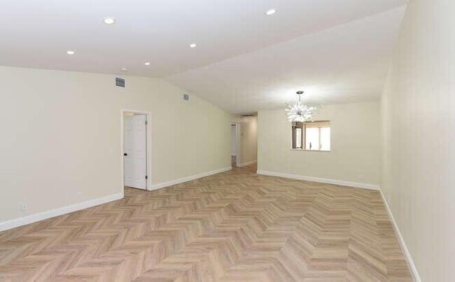 Building Photo - 130 Palm Ave