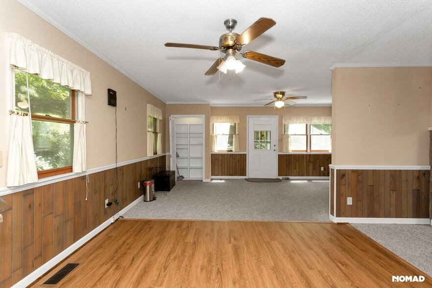 Building Photo - 527 Mountainside Dr