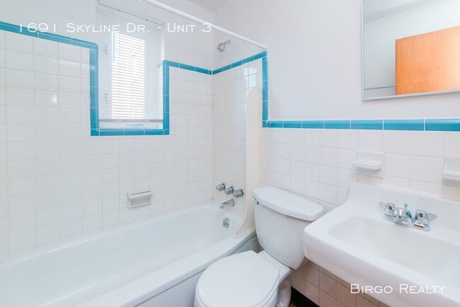 Building Photo - 1691 Skyline Dr