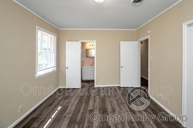 Building Photo - 3215 Walton Dr