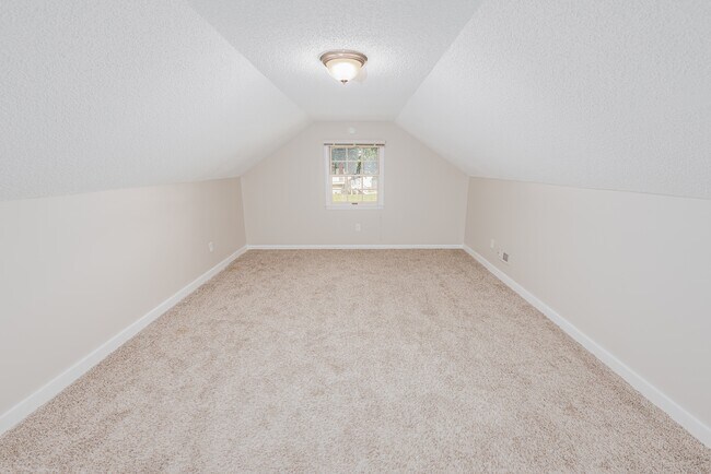 Building Photo - 5722 Gondolier Dr