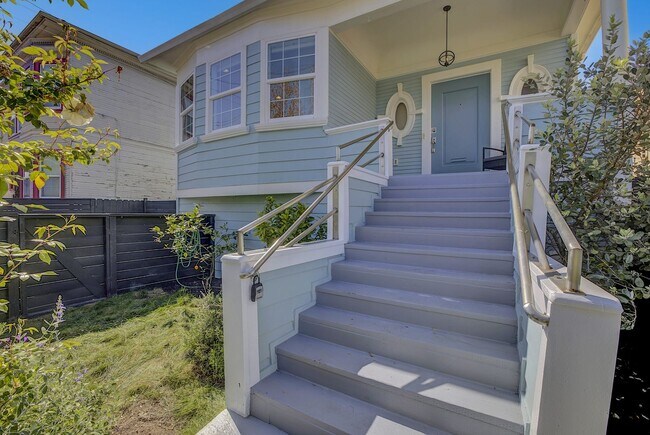 Building Photo - Wonderful House with Huge Deck in an Amazing Location