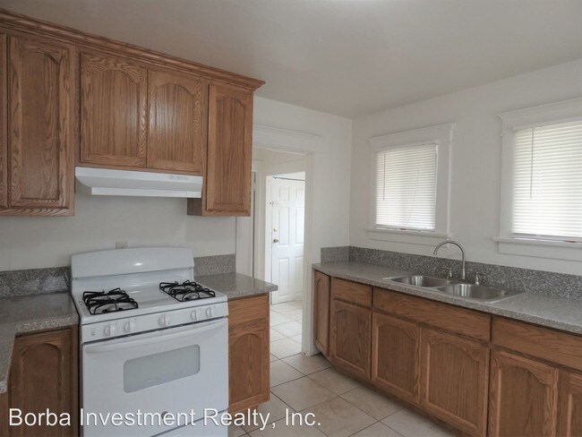 Building Photo - 1638 Gaviota Ave