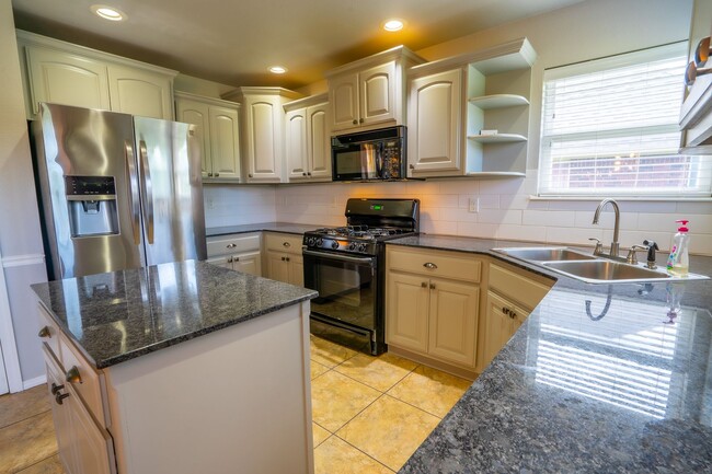 Building Photo - 4 Bed | 2 Bath | Owasso | $2060 | Mid July
