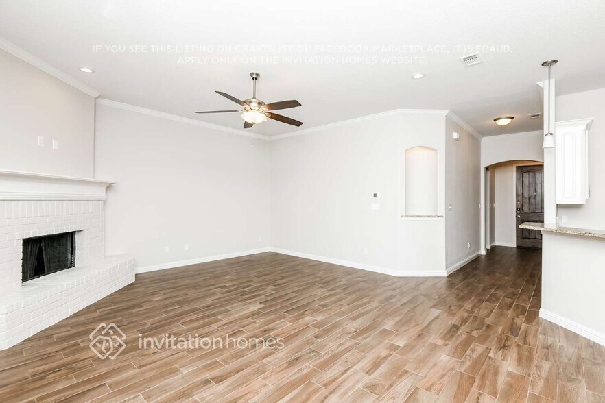 Building Photo - 308 Red Dr
