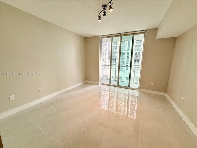 Building Photo - 253 NE 2nd St