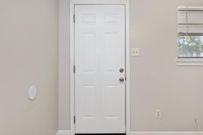 Building Photo - 29 Cape Dr NW